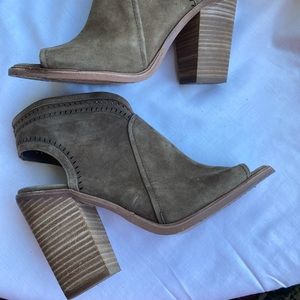 Vince Camuto Open Toed Booties 9.5